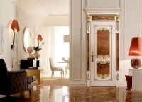 Межкомнатная дверь из серии Старый город (Шпон и Эмаль) модель 304 Ral 9010